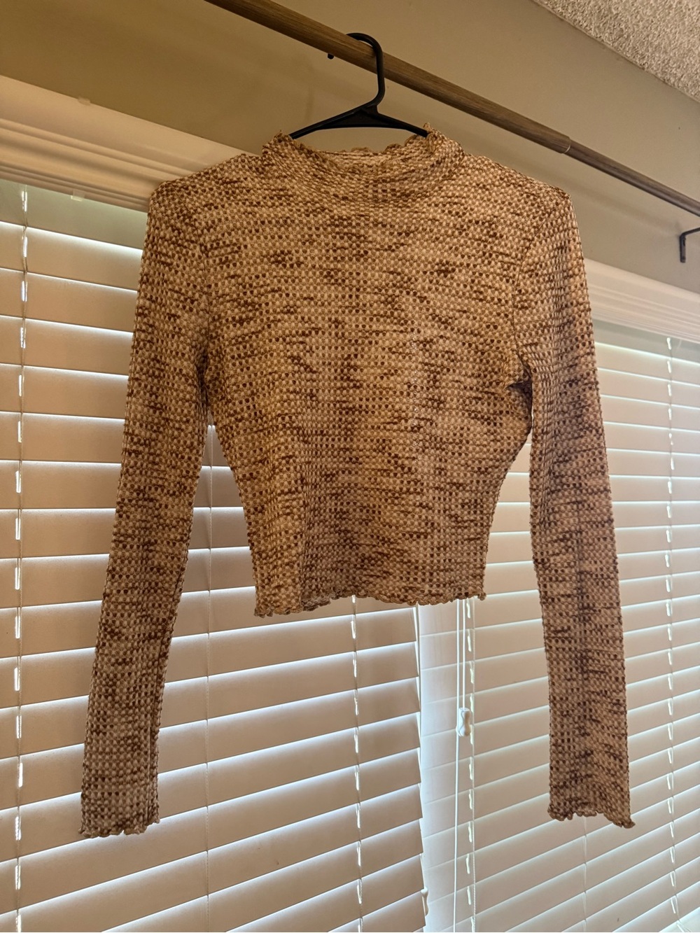 Windsor Textured Knit Long Sleeve Crop Top in Neutral Speckle